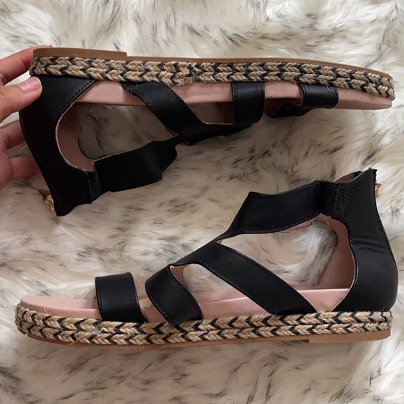 Women’s NEW sandals in EXCELLENT Condition! - Picture 6 of 7